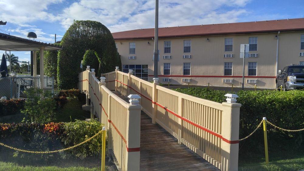 Belmont Inn & Suites Florida City Exteriér fotografie